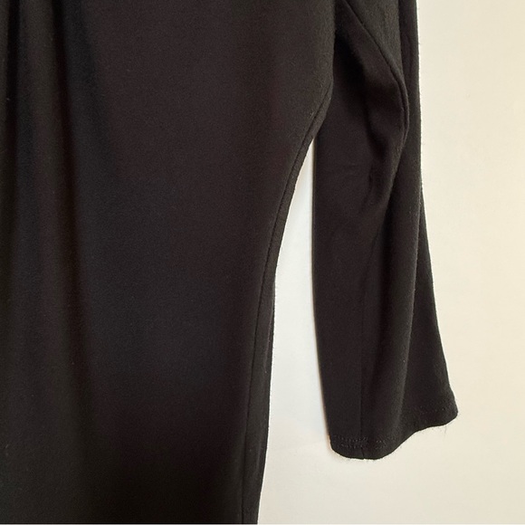 Black Slinky Minimalist Twist Top - Picture 6 of 11